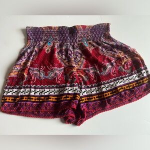 very beautiful color shorts